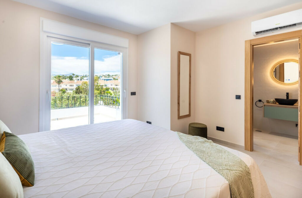 Townhouse Estepona Málaga - image 13