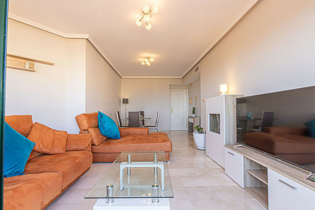 Middle Floor Apartment Benalmadena Málaga - image 13