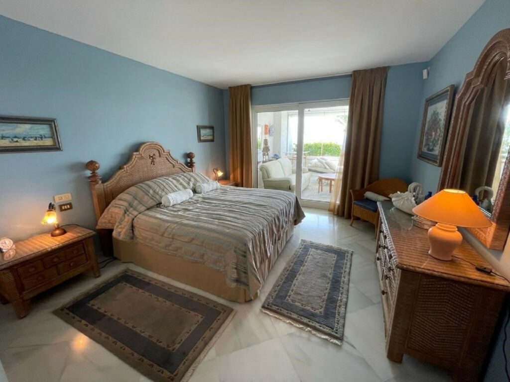 Middle Floor Apartment Puerto Banús Málaga - image 13