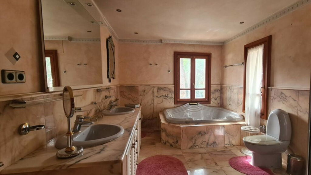 Detached Villa Cabopino Málaga - image 13
