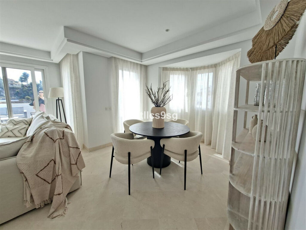 Middle Floor Apartment Aloha Málaga - image 12