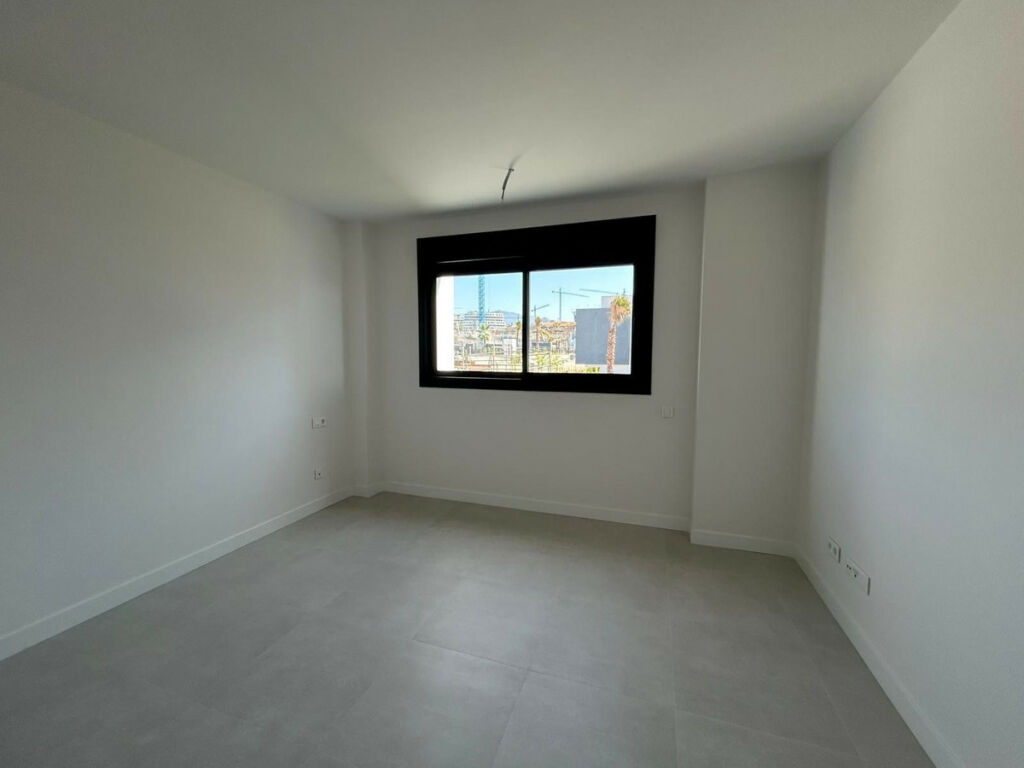 Middle Floor Apartment Estepona Málaga - image 13