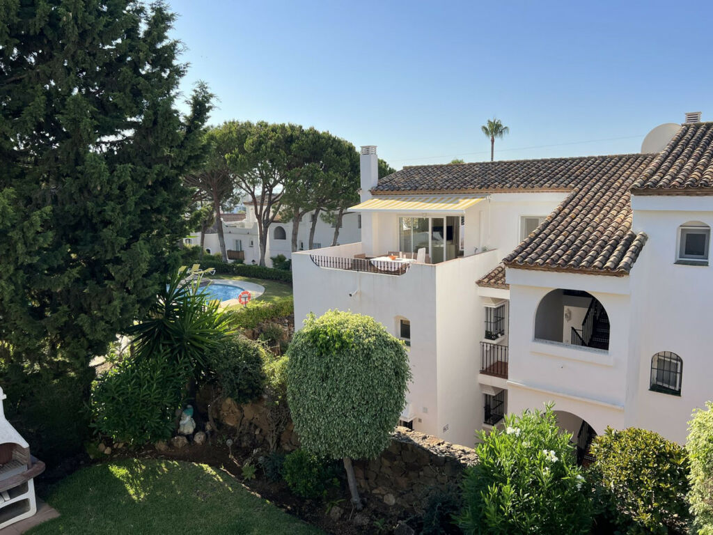 Townhouse El Paraiso Málaga - image 14