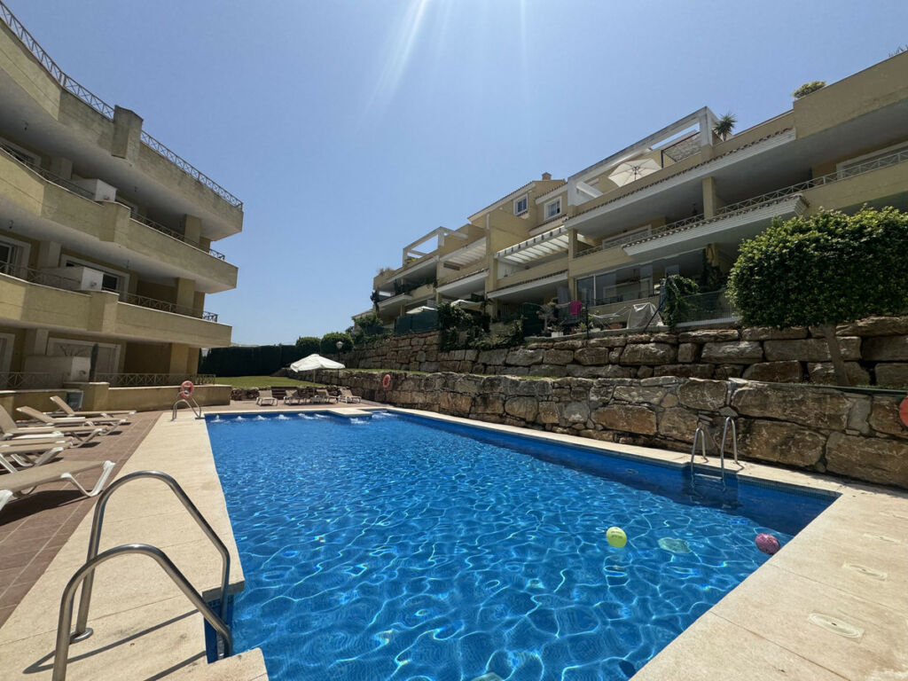Middle Floor Apartment Nueva Andalucía Málaga - image 13