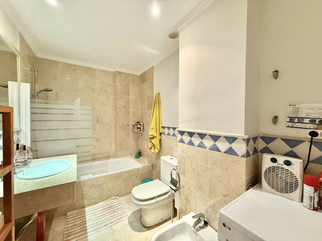 Middle Floor Apartment Nueva Andalucía Málaga - image 13