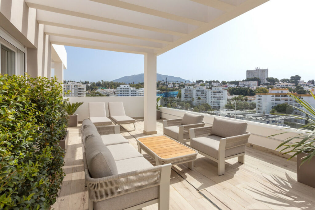 Middle Floor Apartment Nueva Andalucía Málaga - image 13