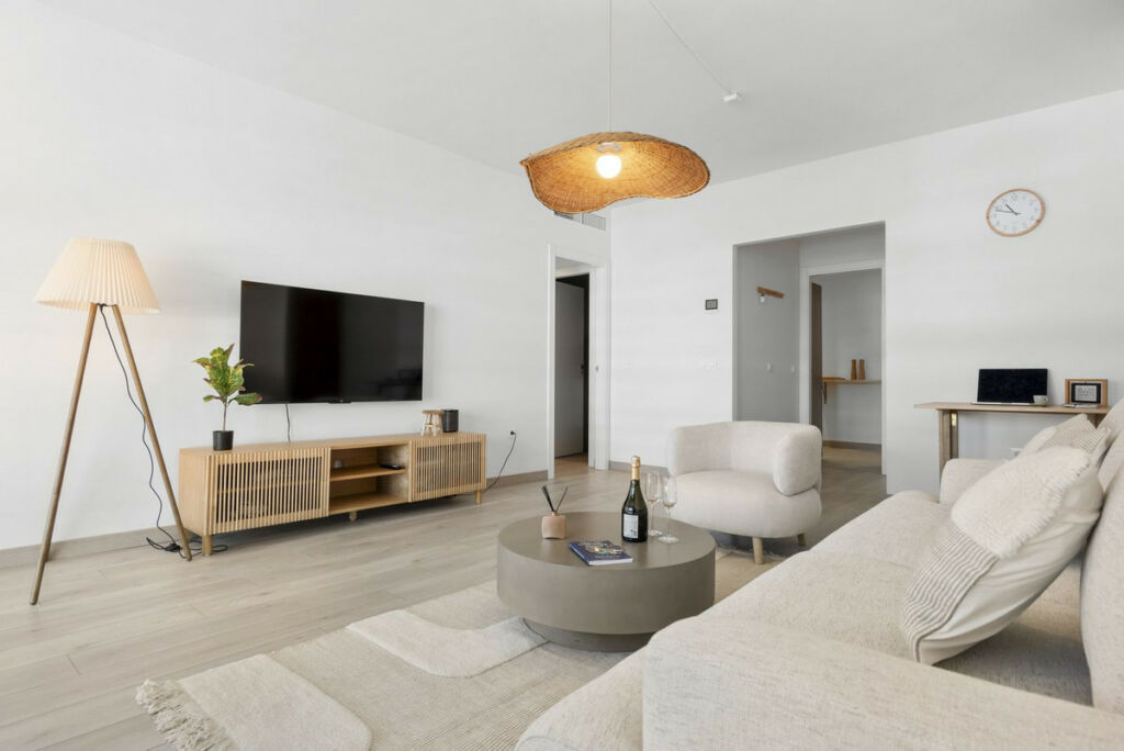 Middle Floor Apartment Estepona Málaga - image 13