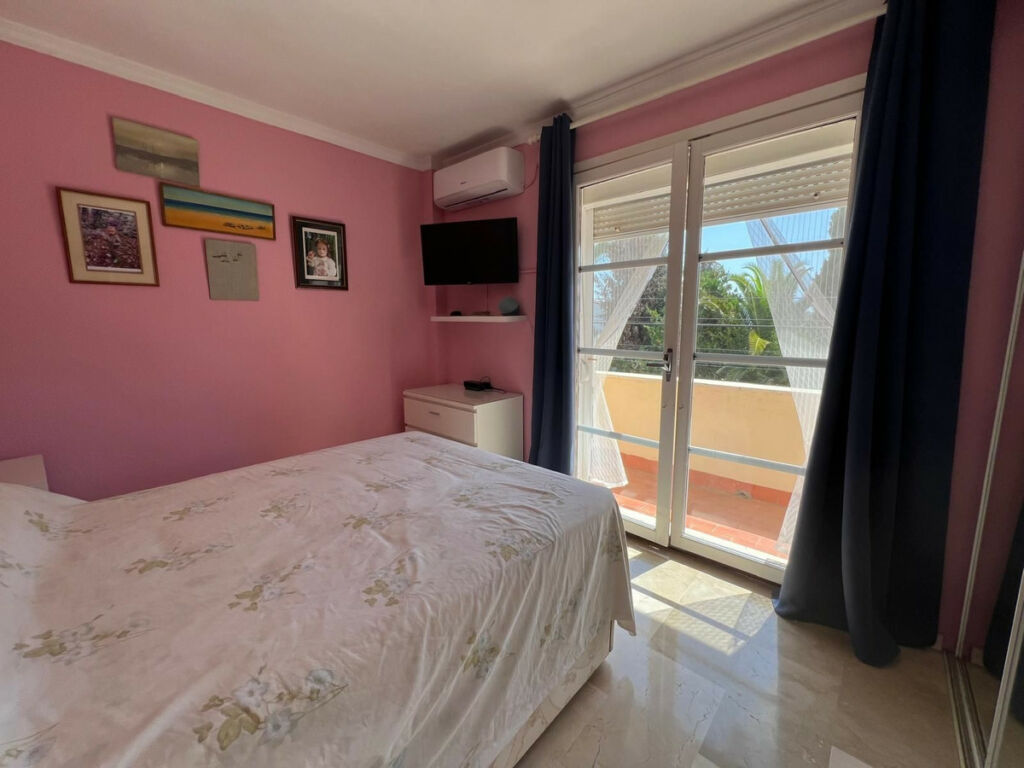 Middle Floor Apartment El Paraiso Málaga - image 13