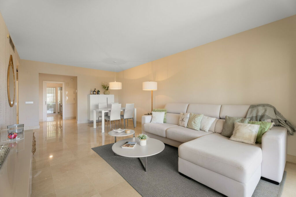 Middle Floor Apartment Los Almendros Málaga - image 10