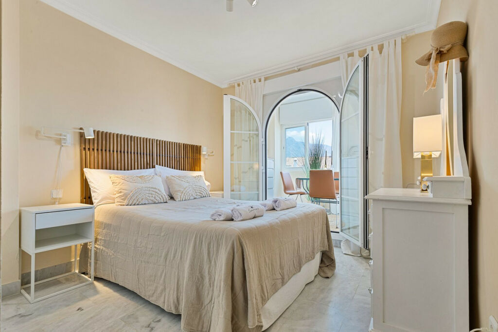 Middle Floor Apartment Nueva Andalucía Málaga - image 13