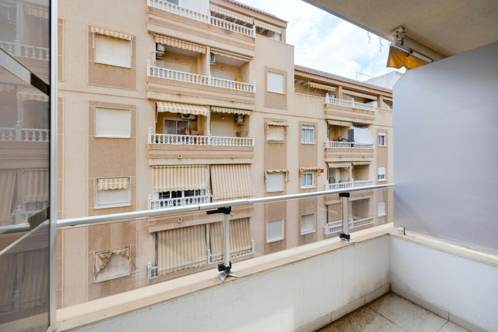 Middle Floor Apartment Torrevieja Alicante - image 13