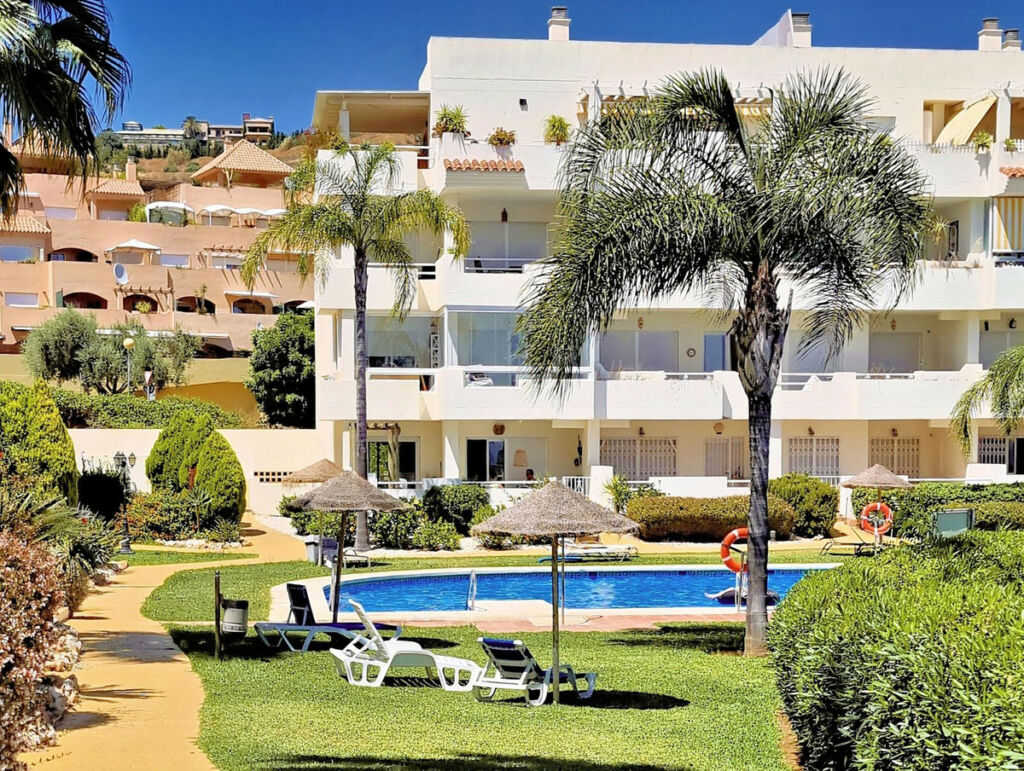 Middle Floor Apartment Calahonda Málaga - image 14