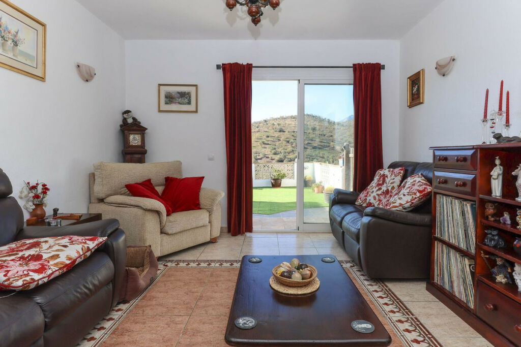 Detached Villa Tolox Málaga - image 14