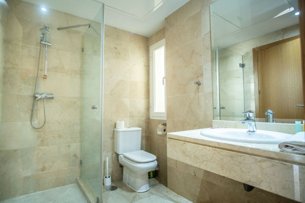 Middle Floor Apartment New Golden Mile Málaga - image 14