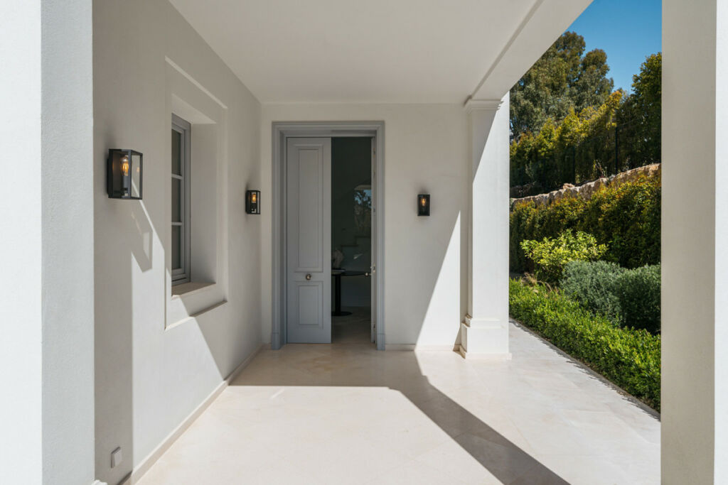 Detached Villa Nueva Andalucía Málaga - image 14
