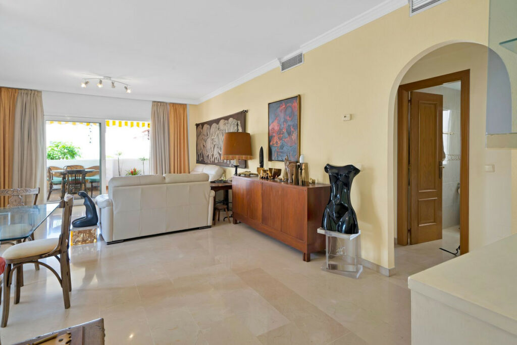 Middle Floor Apartment Nagüeles Málaga - image 14