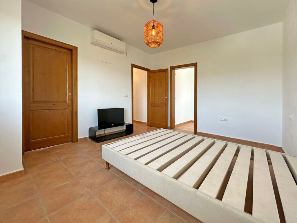 Detached Villa Jalon Alicante - image 14