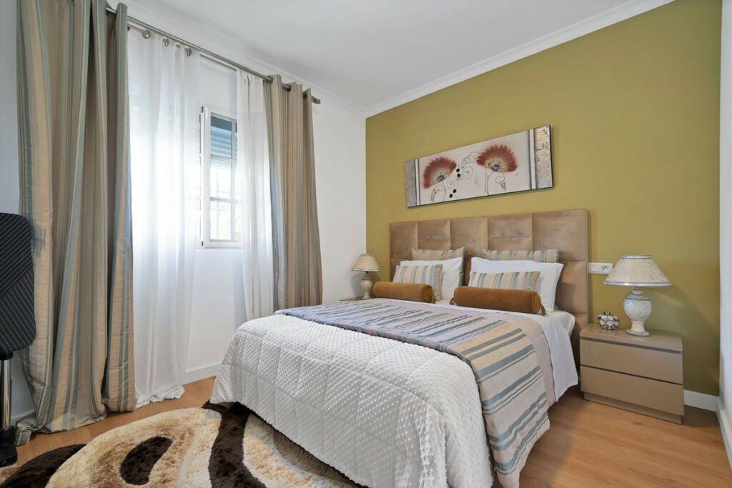 Detached Villa Estepona Málaga - image 14
