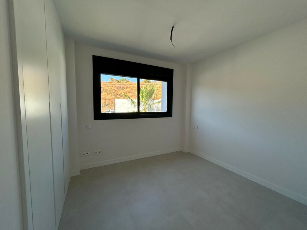Middle Floor Apartment Estepona Málaga - image 14