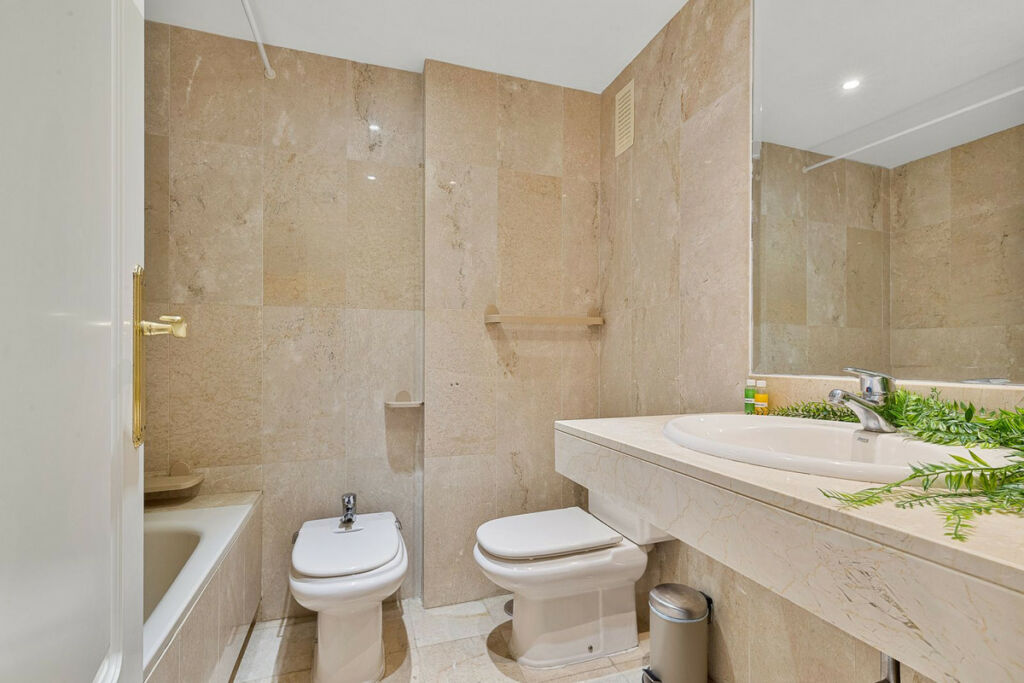 Middle Floor Apartment Nueva Andalucía Málaga - image 14