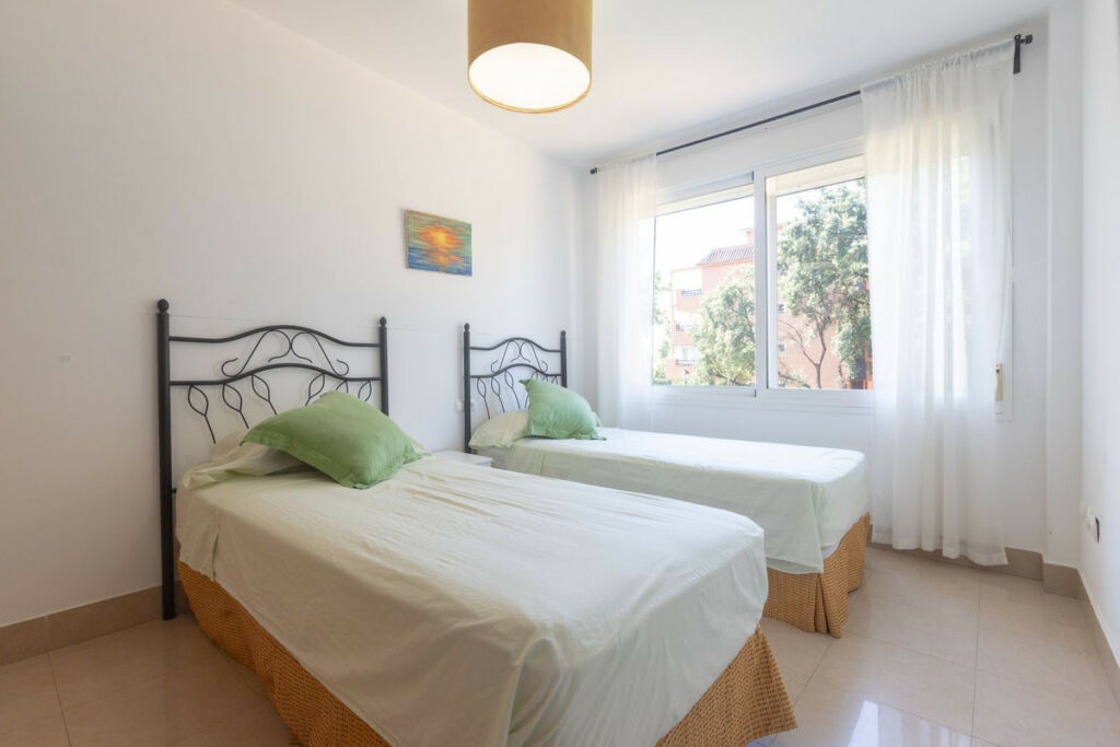 Middle Floor Apartment Elviria Málaga - image 14