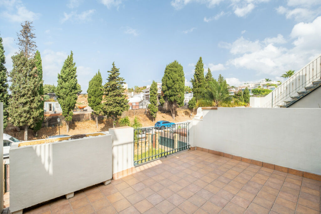 Townhouse Nagüeles Málaga - image 14