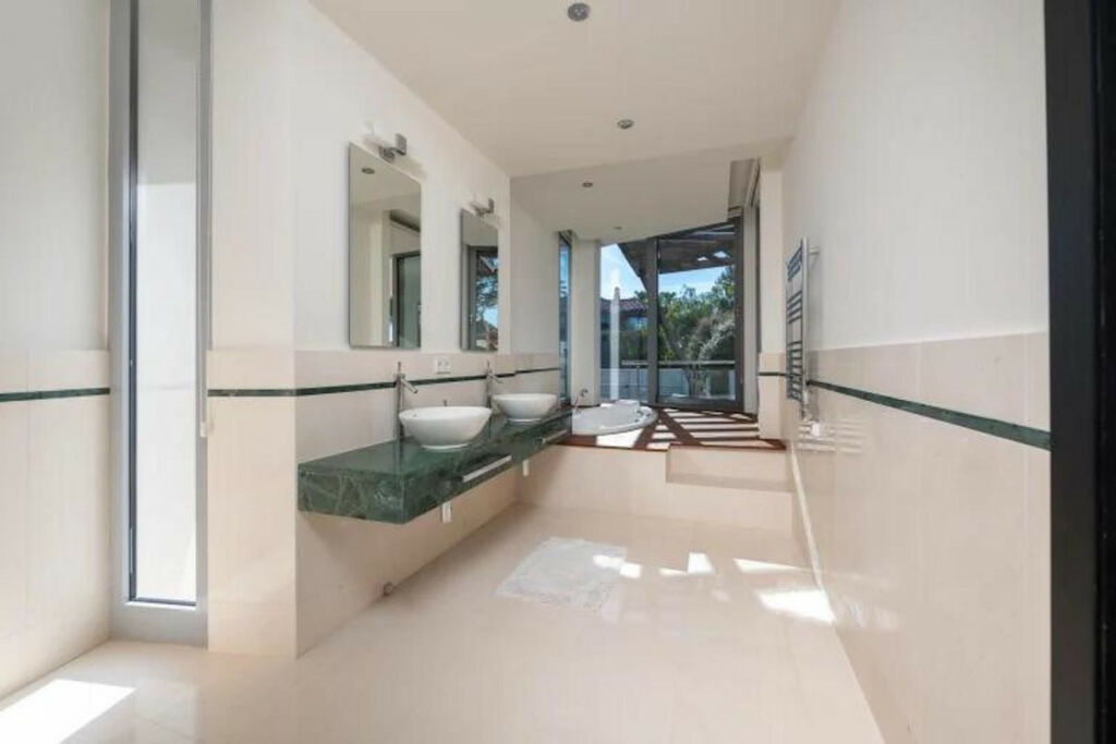Townhouse Sierra Blanca Málaga - image 14