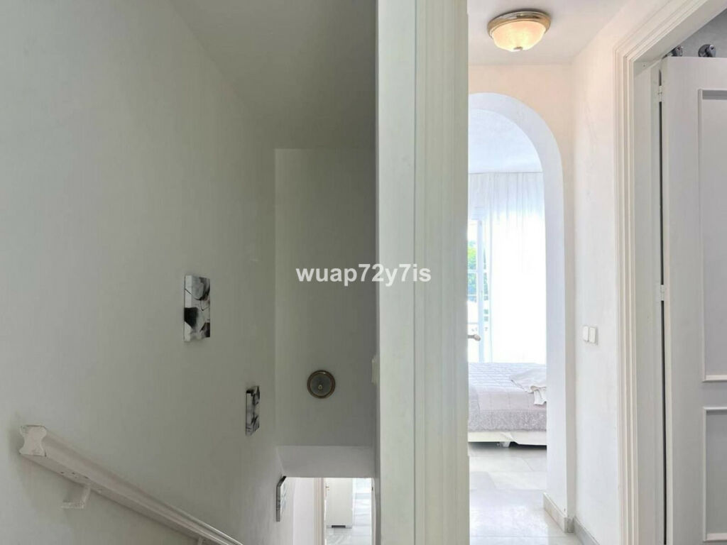 Townhouse El Paraiso Málaga - image 14