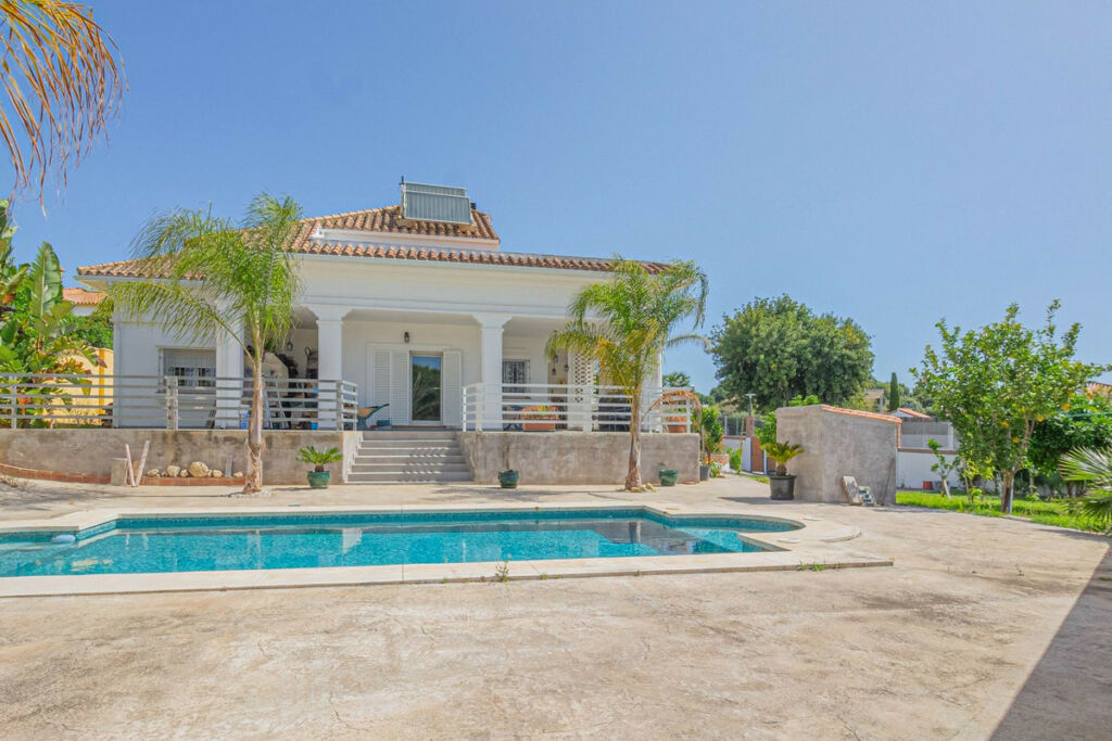 Detached Villa Pueblo Nuevo de Guadiaro Cádiz - image 6