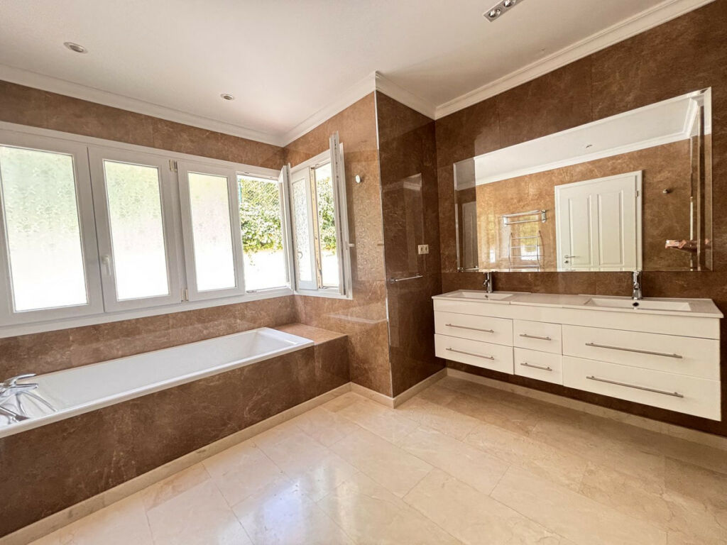 Detached Villa Selwo Málaga - image 14