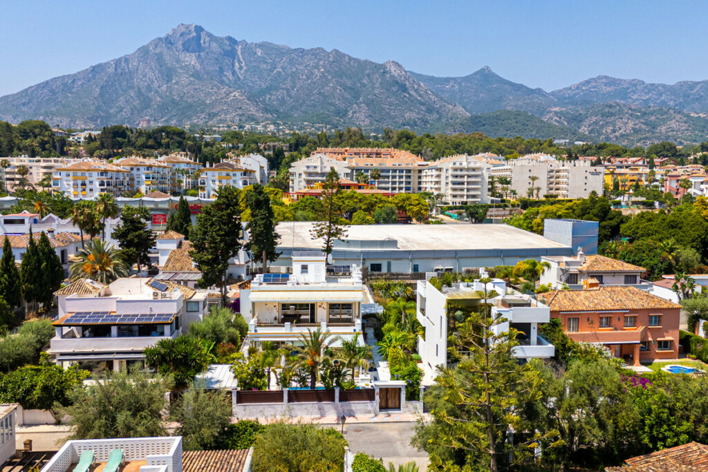Detached Villa Marbella Málaga - image 14