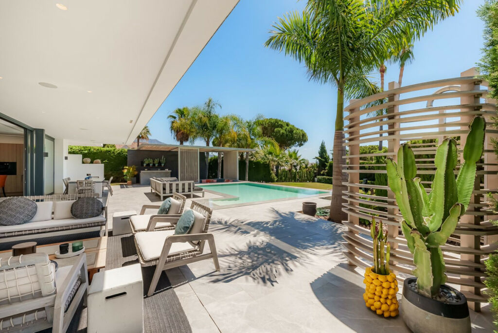 Detached Villa Nueva Andalucía Málaga - image 14