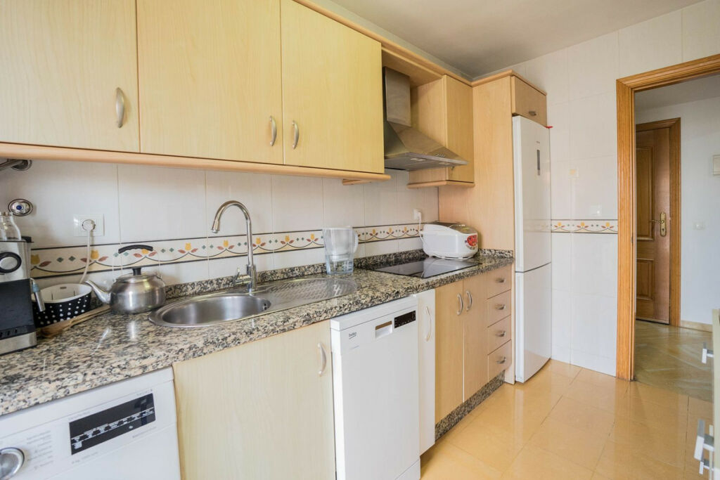 Middle Floor Apartment Benalmadena Málaga - image 14