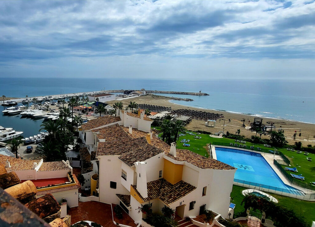 Middle Floor Apartment Puerto de Cabopino Málaga - image 13