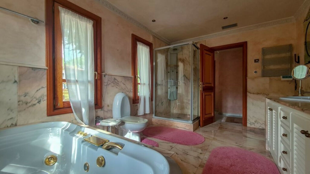 Detached Villa Cabopino Málaga - image 14