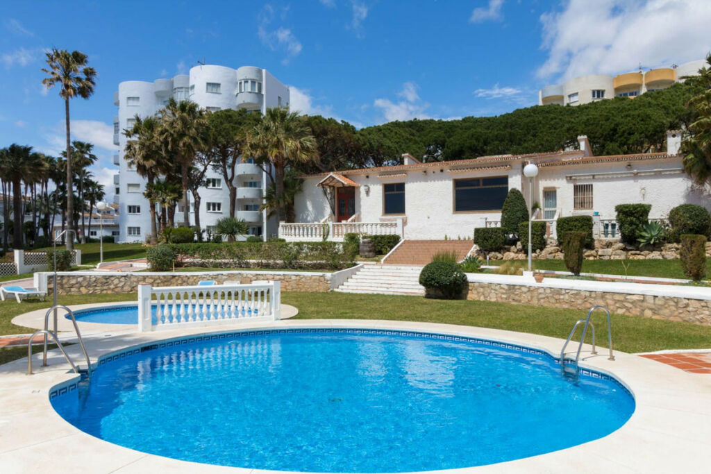 Middle Floor Apartment Calahonda Málaga - image 14