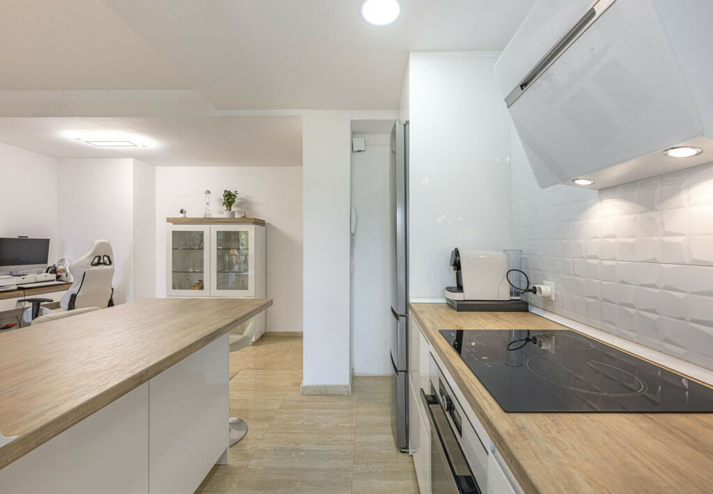 Middle Floor Apartment The Golden Mile Málaga - image 14