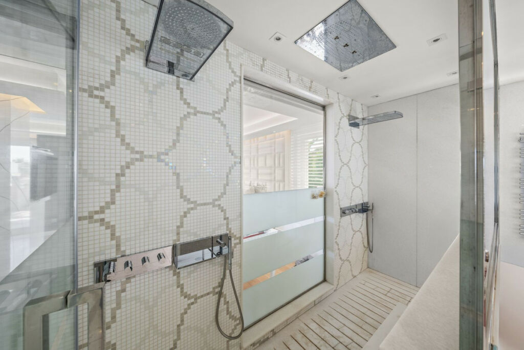 Detached Villa Bahía de Marbella Málaga - image 14