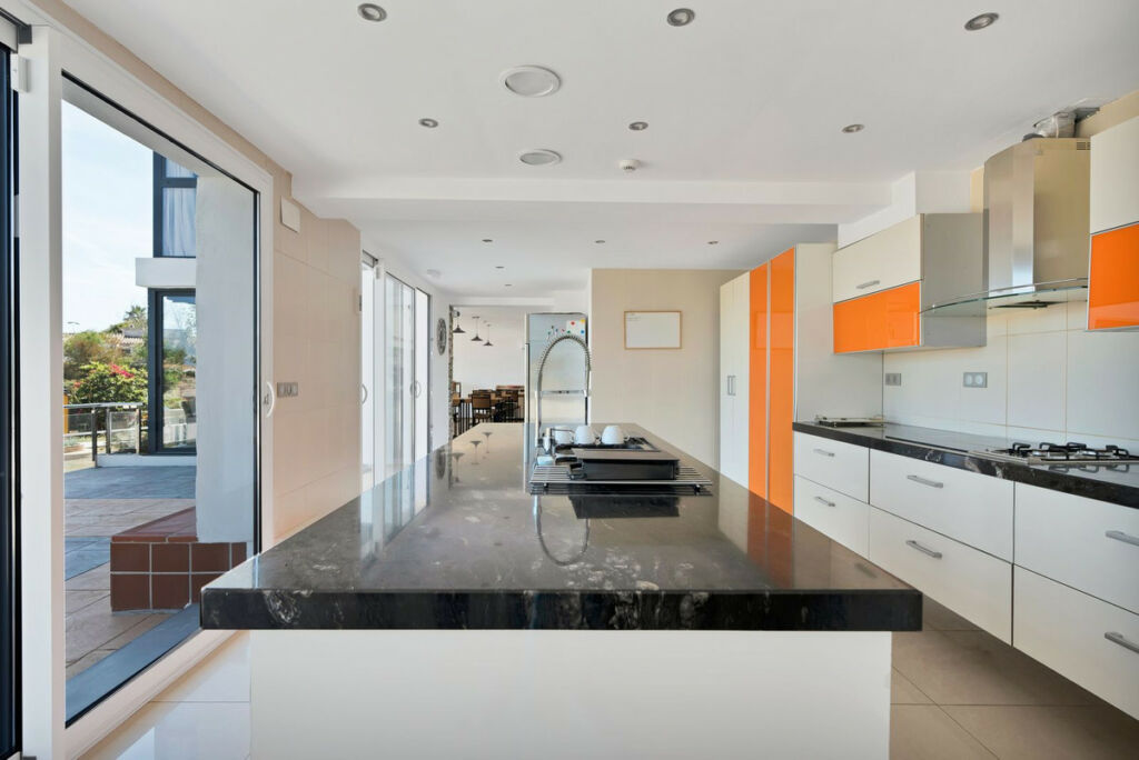 Detached Villa El Chaparral Málaga - image 14