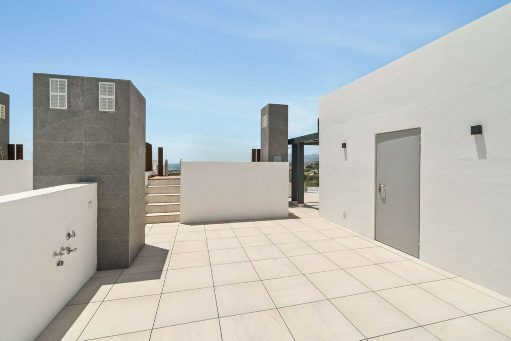 Semi-Detached House Río Real Málaga - image 14