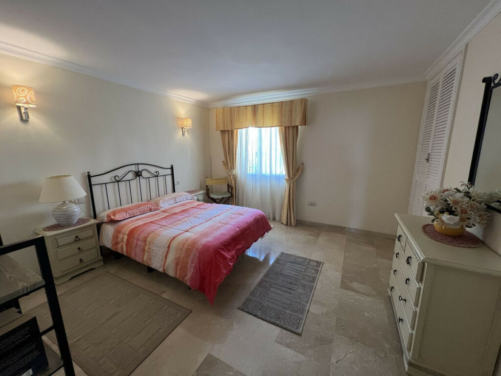 Townhouse El Paraiso Málaga - image 15