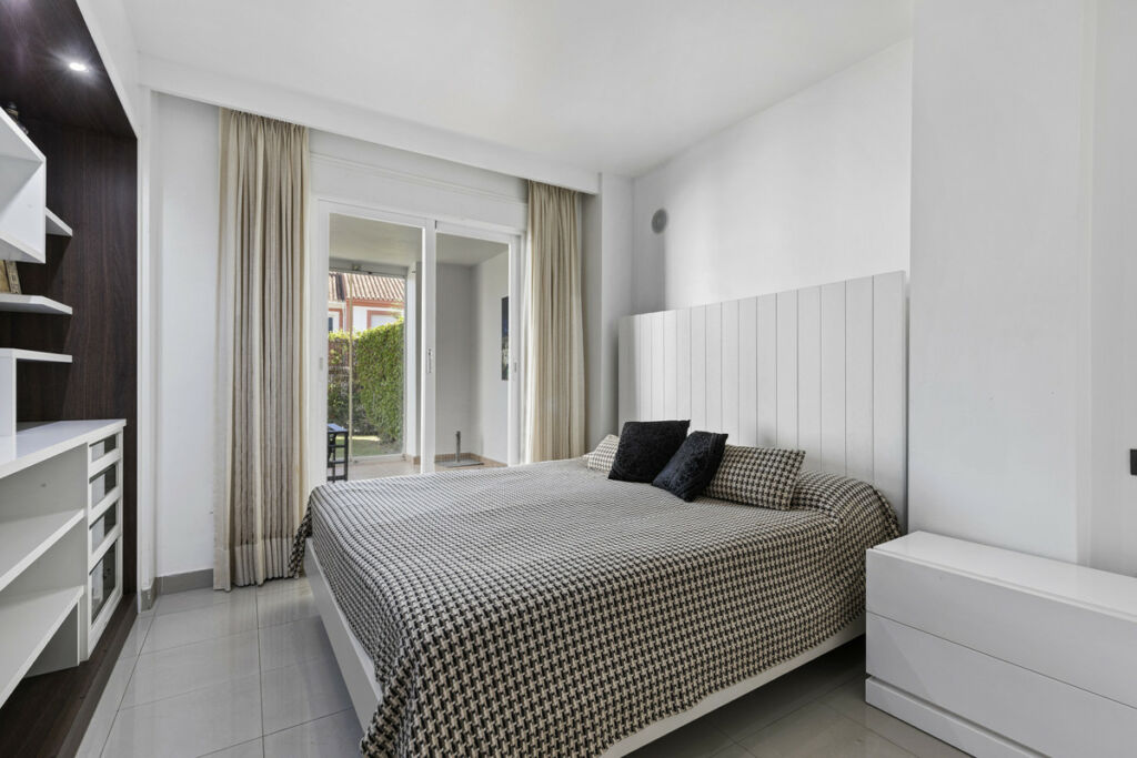 Ground Floor Apartment Estepona Málaga - image 16