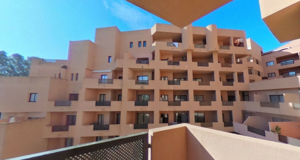 Middle Floor Apartment La Duquesa Málaga - image 14
