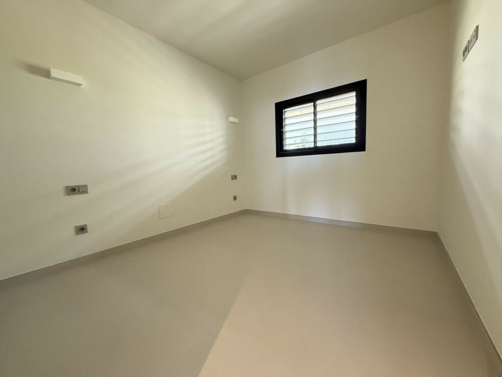 Middle Floor Apartment Higueron Málaga - image 15