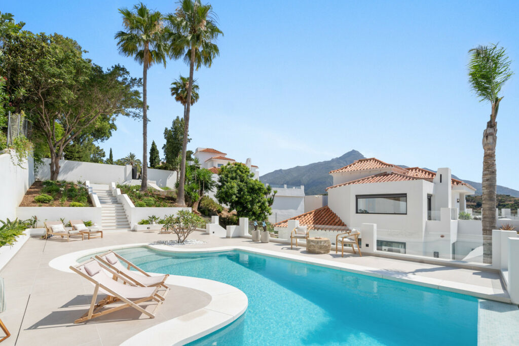 Detached Villa Nueva Andalucía Málaga - image 14