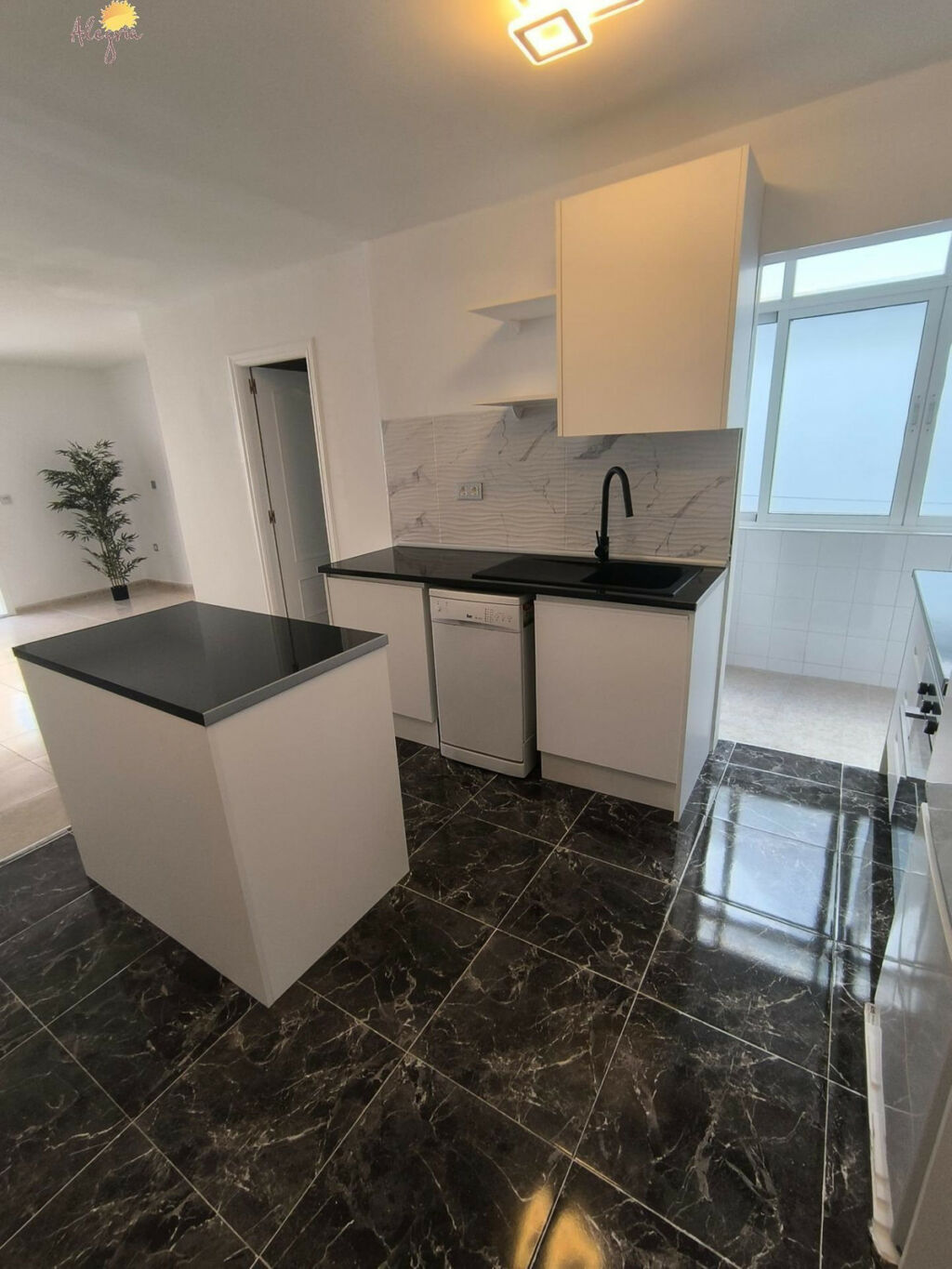 Middle Floor Apartment Torrevieja Alicante - image 14