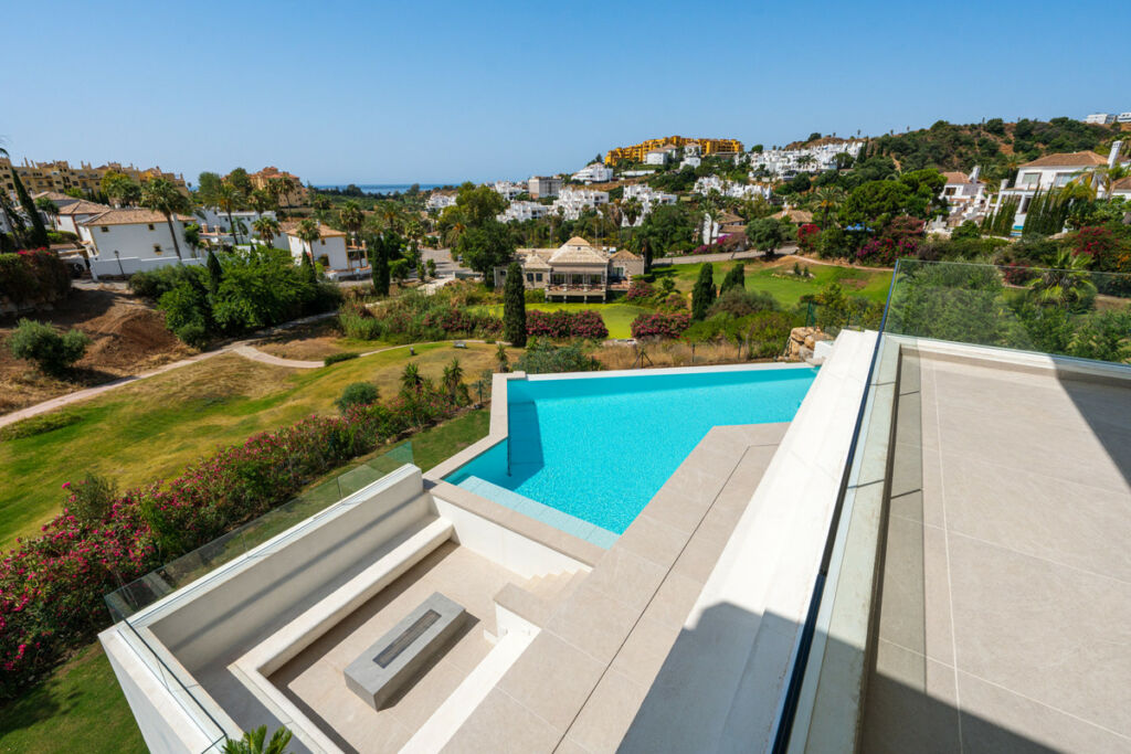 Detached Villa Estepona Málaga - image 14