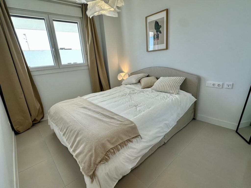 Middle Floor Apartment Estepona Málaga - image 8
