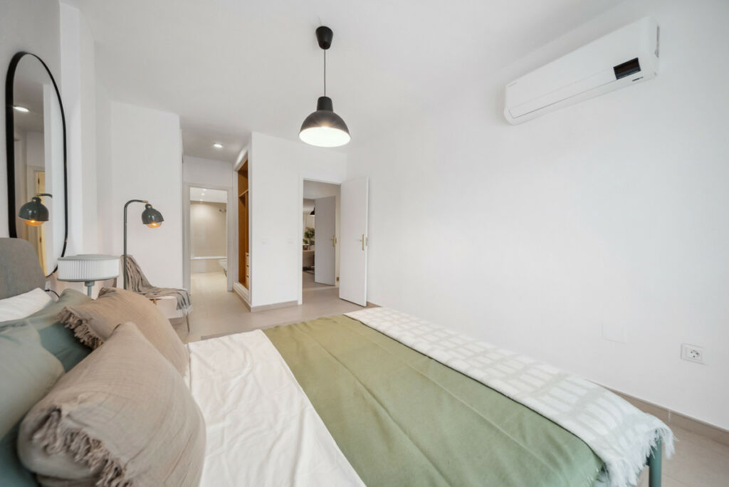 Middle Floor Apartment Nueva Andalucía Málaga - image 14