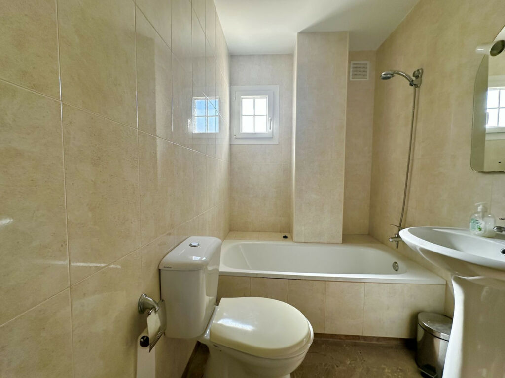 Ground Floor Apartment La Duquesa Málaga - image 14